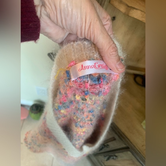 Anna Craig Fuzzy V Neck Sweater - Picture 3 of 7